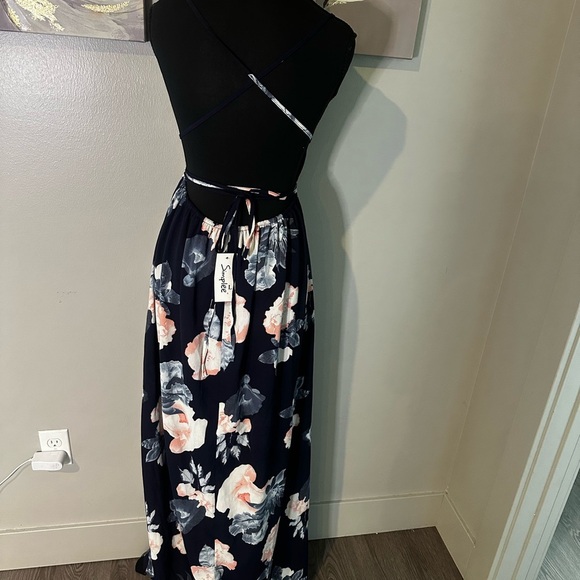 NWT Floral V-Neck Maxi Dress - Picture 4 of 5